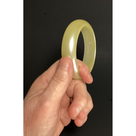 Unbranded Jewelry - Vintage Chunky Domed Lucite Bangle Bracelet with Faux Pearl Finish Minimalist